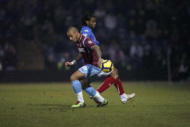 具攻击性的 具攻击性的